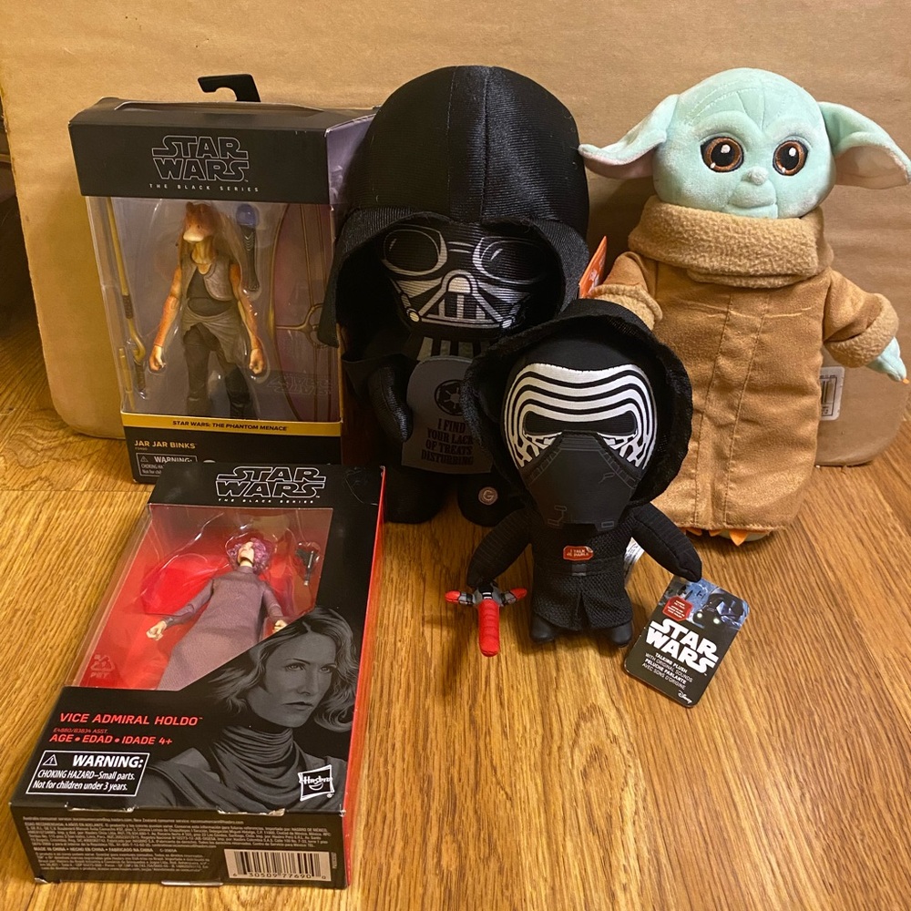 Star Wars Stuffed Animal Plushies And Black Series Action Figures Lot. Baby Yoda